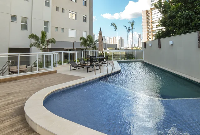 Piscina externa e área de lazer do Kingdom Park Residence